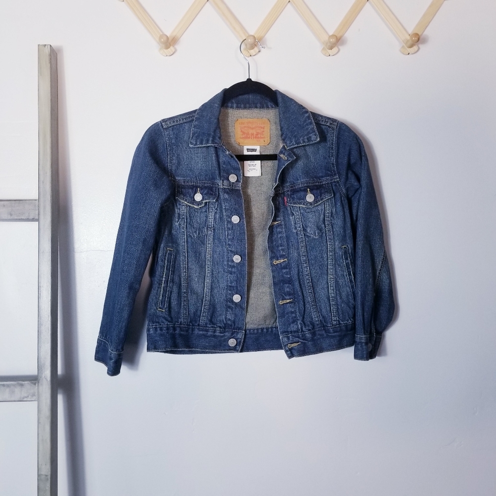 LEVI STRAUSS & CO JEAN JACKET SIZE SMALL WITH INNER POCKETS